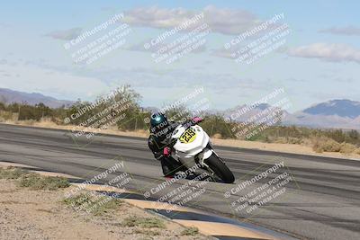 media/Nov-16-2025-Race Pace (Sun) [[8c5fa54630]]/Non Verified Riders (1st 20 Minutes)/3-Turn 3 Inside (11am)/